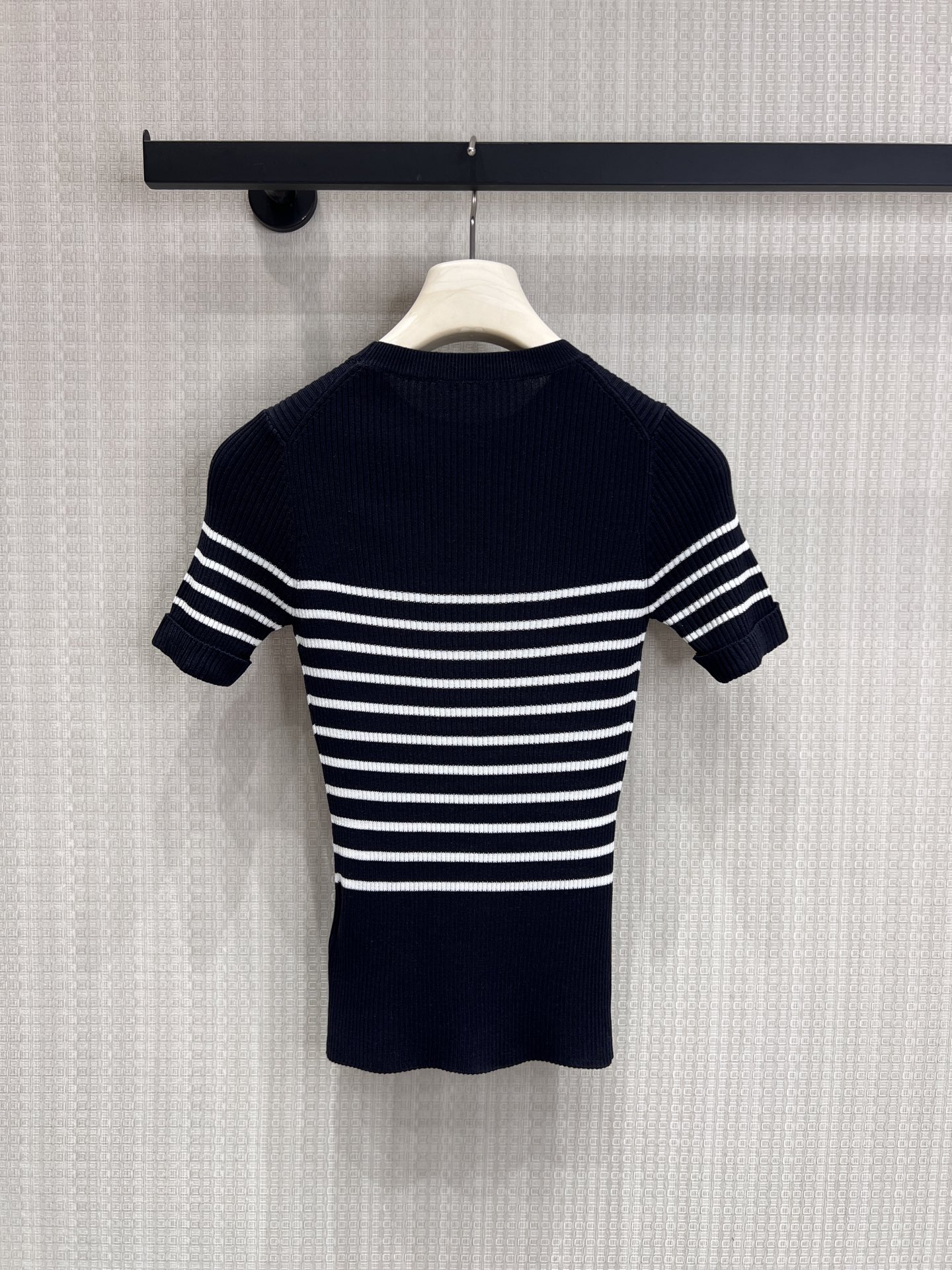 Slim Fit Short Sleeve Knitted  - Embroidery Logo ulasan dan harga